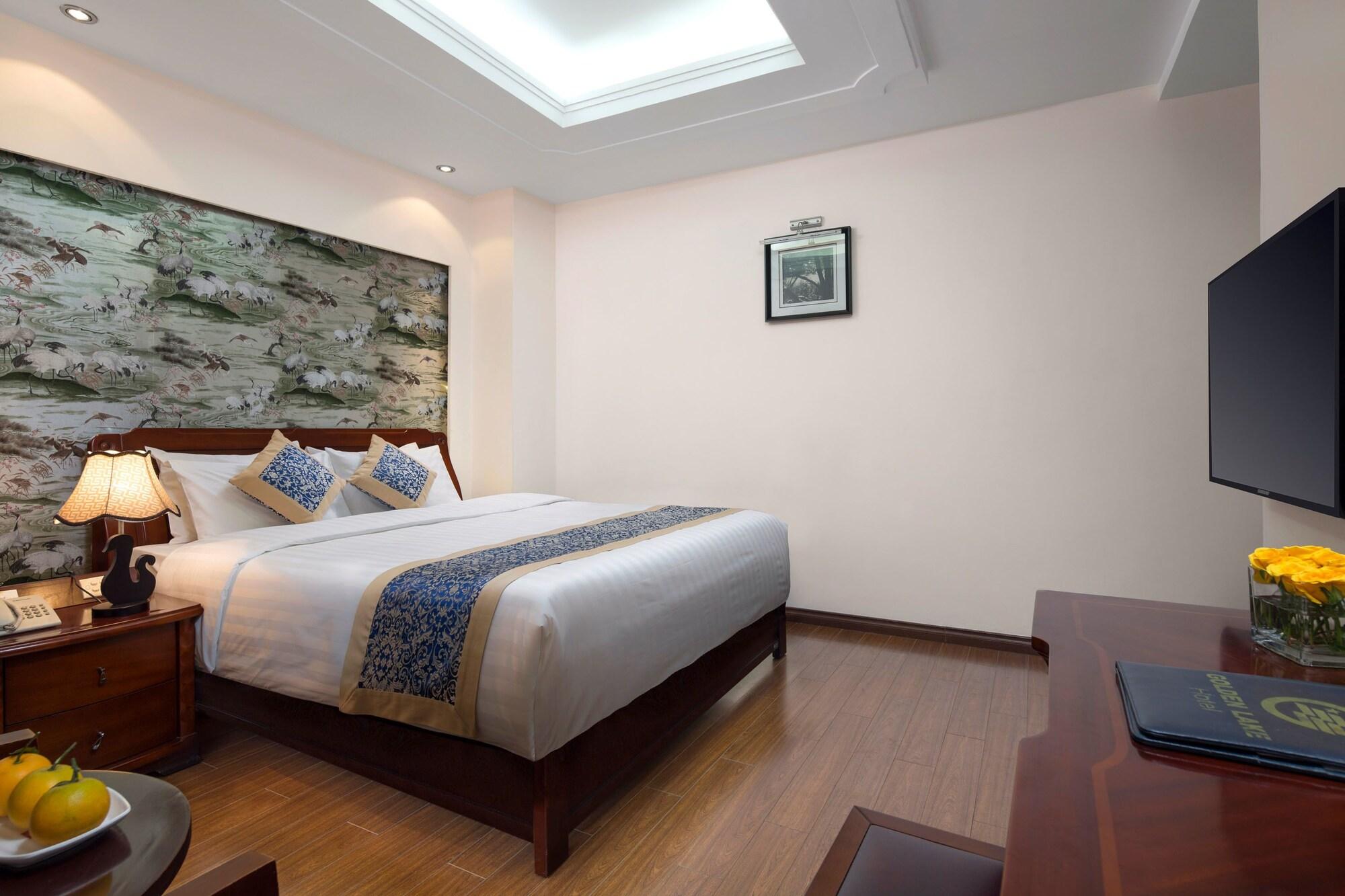 Lakeside Palace Khách sạn 3*